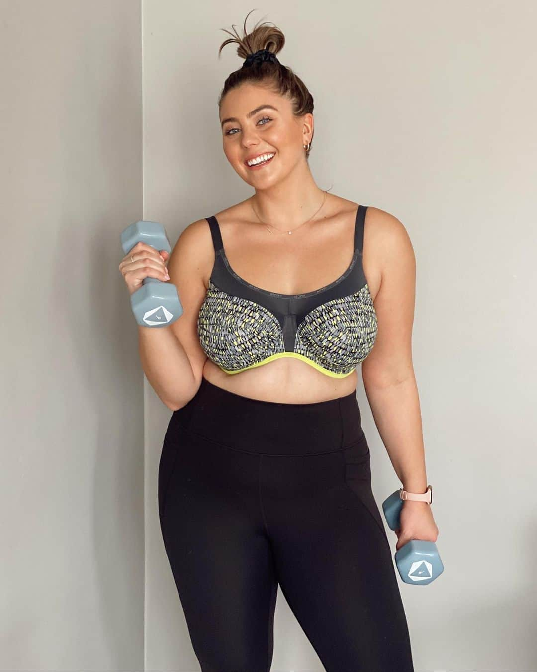 Nordstromさんのインスタグラム写真 - (NordstromInstagram)「We're loving this workout look from model @caralynmirand (shop her @elomilingerie sports bra and Zella leggings at the link in bio)! And if it's been a while since your last bra fitting, you can book a FREE virtual appointment with our experts! Plus, don't forget to tune in to our Valentine's Day Style virtual event hosted by Caralyn—RSVP in Stories or visit nordstromrsvp.com/nlive. #stayNspired」2月4日 8時18分 - nordstrom