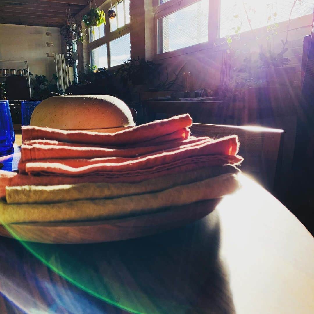 Beam & Anchorさんのインスタグラム写真 - (Beam & AnchorInstagram)「The sun reminds me of hope, connection and openness. It’s feels good to let myself bask in those rays」2月4日 8時21分 - beamandanchor