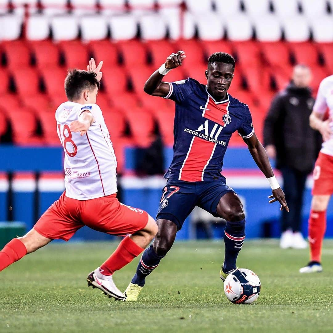 リーグ・アンさんのインスタグラム写真 - (リーグ・アンInstagram)「👍 Le @psg ne tremble pas face au @nimesolympique ! (3-0) . PSG don’t tremble against Nîmes . #Ligue1UberEats #PSG #Paris #Nimes #NO」2月4日 8時27分 - ligue1ubereats