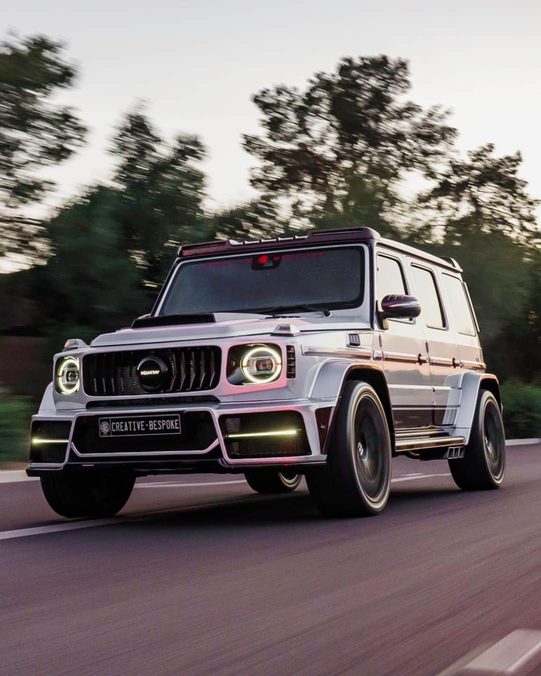 CARLiFESTYLEさんのインスタグラム写真 - (CARLiFESTYLEInstagram)「The first @keyvany_usa G-Wagon in the USA is FOR SALE by @creativebespoke!  Price: $359,800 📸: @hotlapstudios  Built by @cb_autosalon  ➖➖ For sale on creativebespoke.com   DM or text 480-695-5002 if you’re interested! #carlifestyle #G63」2月4日 8時30分 - carlifestyle
