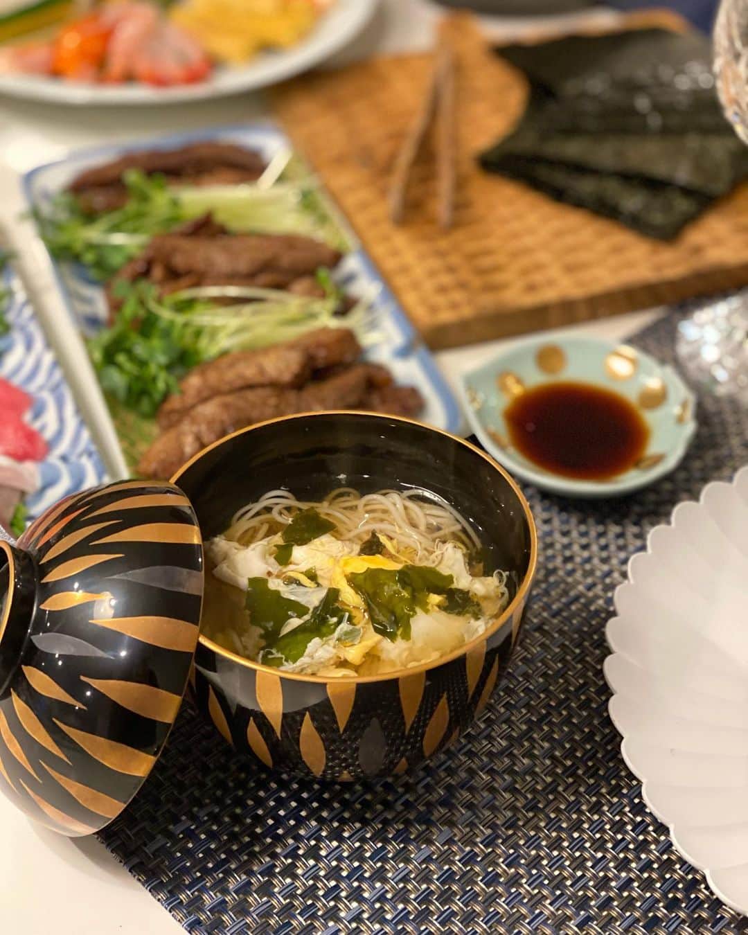 奥田順子さんのインスタグラム写真 - (奥田順子Instagram)「節分は、リクエストされた手巻き寿司👹 初めて手巻き寿司したんだけど、👦大喜びでした‼︎一番人気はお肉巻きでした。 #節分#手巻き寿司#手巻き寿司パーティー #煮麺#節分ごはん」2月4日 8時30分 - okuda_junko