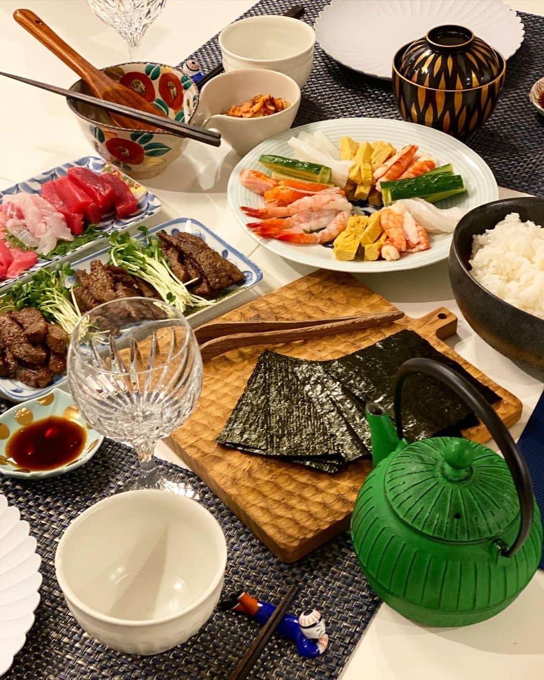 奥田順子さんのインスタグラム写真 - (奥田順子Instagram)「節分は、リクエストされた手巻き寿司👹 初めて手巻き寿司したんだけど、👦大喜びでした‼︎一番人気はお肉巻きでした。 #節分#手巻き寿司#手巻き寿司パーティー #煮麺#節分ごはん」2月4日 8時30分 - okuda_junko