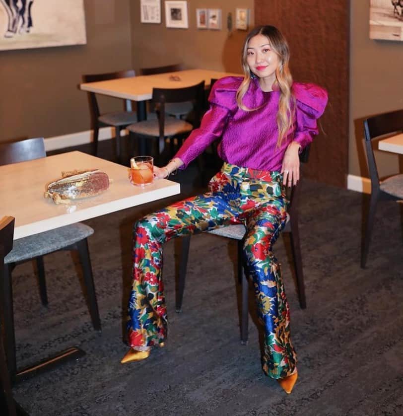 シンシア ローリーのインスタグラム：「Nice stems 🌸🌺」