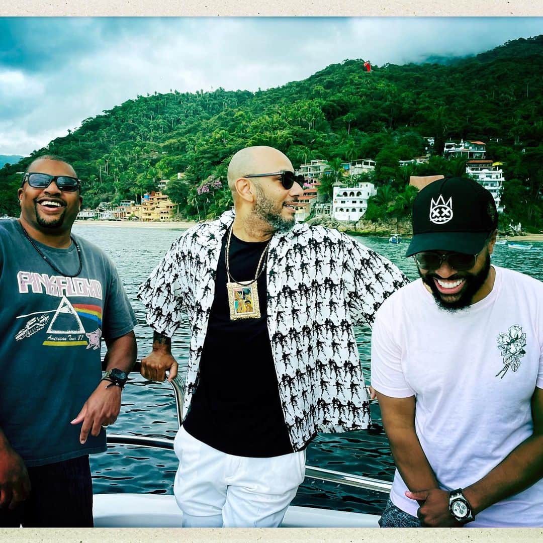 スウィズ・ビーツのインスタグラム：「Brothers 4 life ..... Definitely missing a few Gs in this pic . Good times 🙌🏽over 20plus years strong @snagzforreal @gradyspivey 🙌🏽」