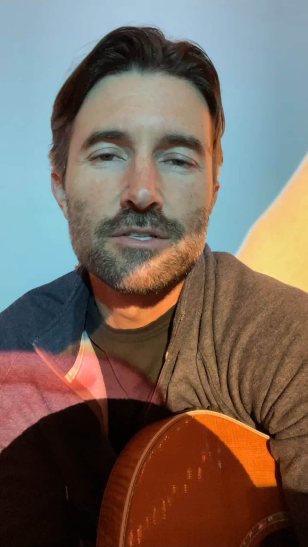 ブランドン・ジェンナーのインスタグラム：「Live at 5:30 🤗」