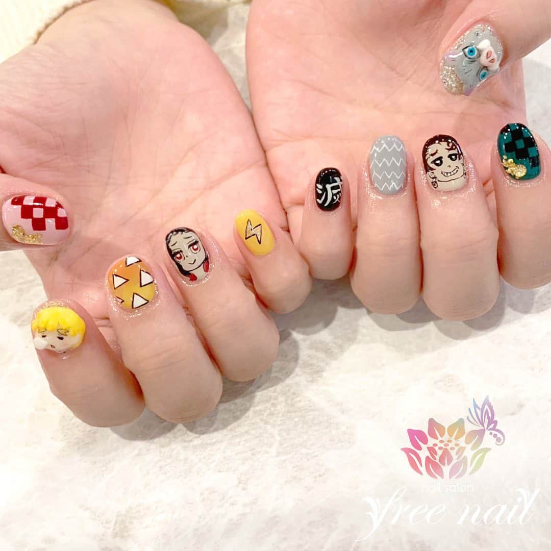 free nail フリーネイルのインスタグラム：「. お客様ネイル💅🏻🐮✨ . 鬼滅ネイル👹 . 3D伊之助&善逸🐗 . 3Dキャラパーツのご希望はアプリ内の事前相談よりお問い合わせ下さい💁🏻‍♀️💗 . ご来店ありがとうございました🙇🏻‍♀️🙇🏻‍♀️🙇🏻‍♀️💗 . #ネイルアート #ジェルネイル #ネイルサロン #大阪ネイルサロン #ネイルデザイン #ネイルチェンジ #鬼滅の刃ネイル #手書きネイル #3dネイル #キャラクターネイル #伊之助ネイル #善逸ネイル #炭治郎ネイル #禰󠄀豆子ネイル #デザインネイル #トレンドネイル #ショートネイル #冬ネイル #winternails #nailsart #nailsdid #美甲 #日式美甲 #日式美甲胶 #日本美甲师 #日本美甲老师 #美甲上课 #日本胶 #フリーネイル #freenail」