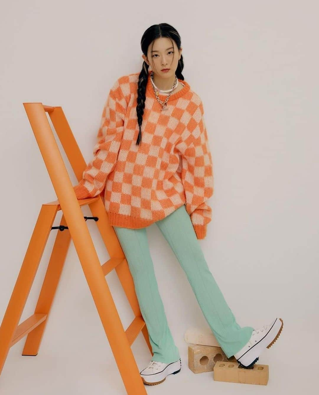 スルギさんのインスタグラム写真 - (スルギInstagram)「SEULGI - ‘Let’s Break the Walls’ Converse ALL STARS Campaign」2月4日 14時55分 - kristiandawal29