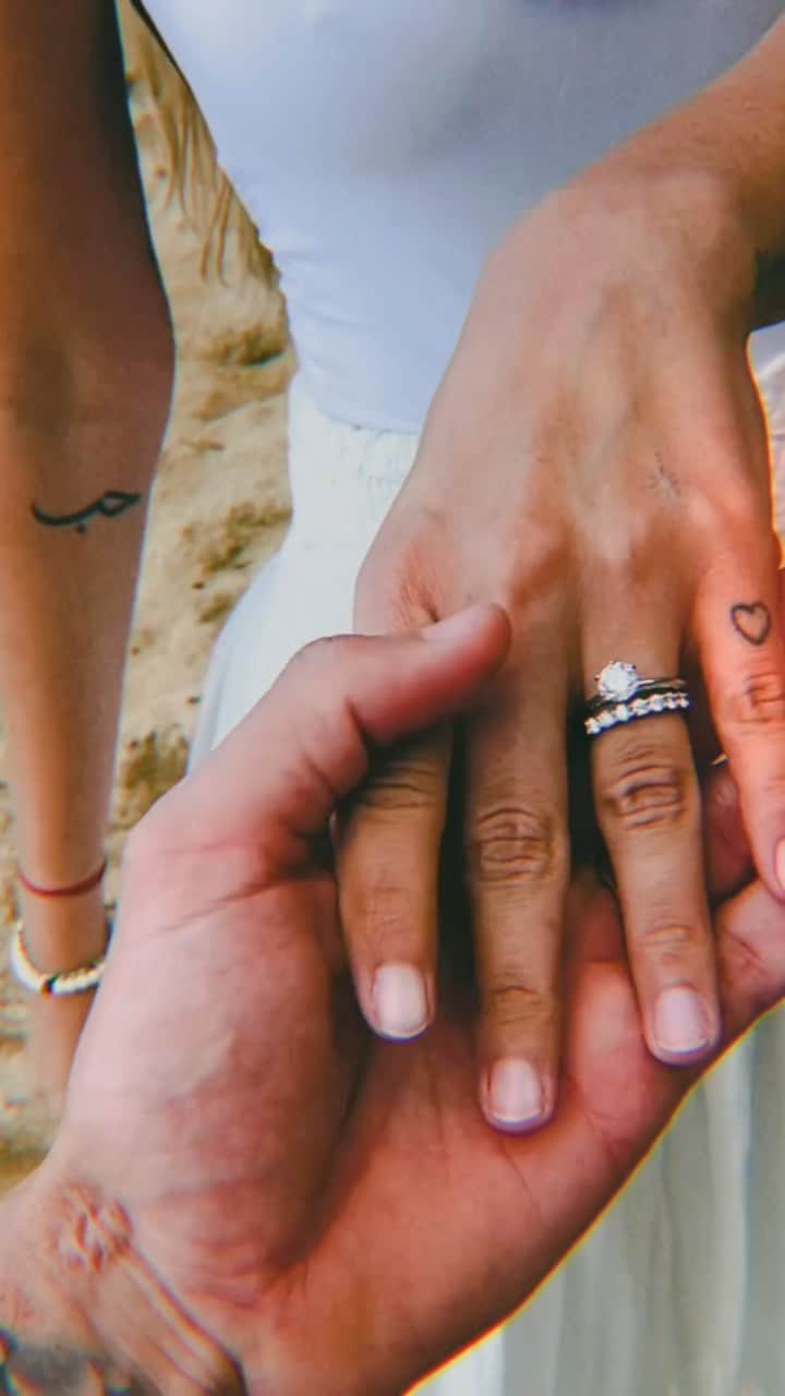 ガブリエル・メディーナのインスタグラム：「Com imagens simples, mas que significa muito, te amo minha 🧜‍♀️ 🥰 ll I made this short video for the woman of my life ❤️simple but means a lot. :)」