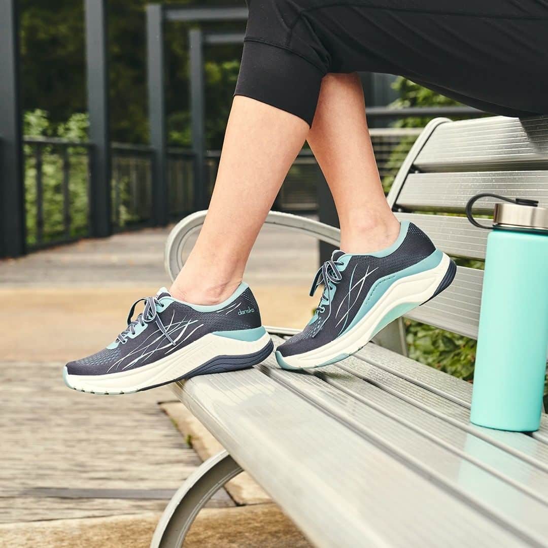 ダンスコのインスタグラム：「Set your own Pace in our newest walking shoe.」