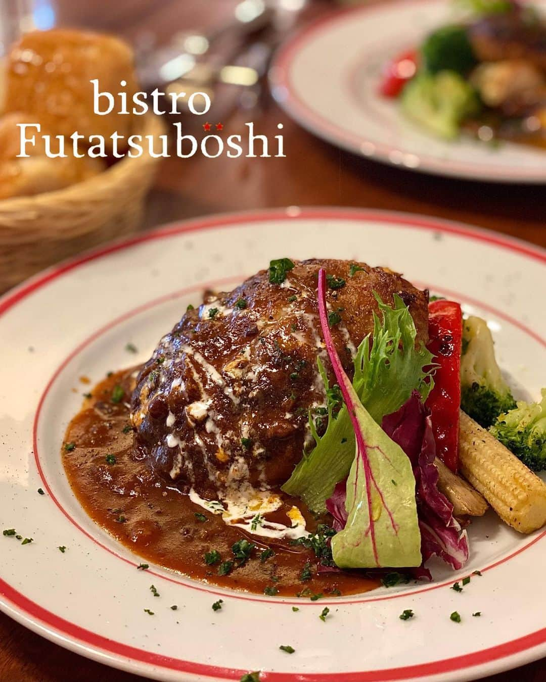 Ayuminのインスタグラム：「⭐️ビストロフタツボシ⭐️ 3.4年ぶりくらいの @bistro.futatsuboshi 春日井の人気フレンチのお店🇫🇷 ここのキッシュも好き！ . ランチコース ☑️前菜+ベーコンとほうれん草のキッシュ ☑️メイン：デミグラスソースのハンバーグ ☑️バケット ☑️デザート(撮り忘れ) . ※過去pic まだまだ2ヶ月〜1ヶ月前の写真と格闘中。笑 . . スタバクイーン👸🏼メインアカウント ➡︎ @ayumin0220stb . #ビストロフタツボシ#Bistrofutatsuboshi #春日井グルメ#春日井ランチ#春日井ディナー#春日井フレンチ #愛知ランチ#愛知グルメ #インスタグルメアワード2021#あいなご#ナゴレコ#グルメライター」