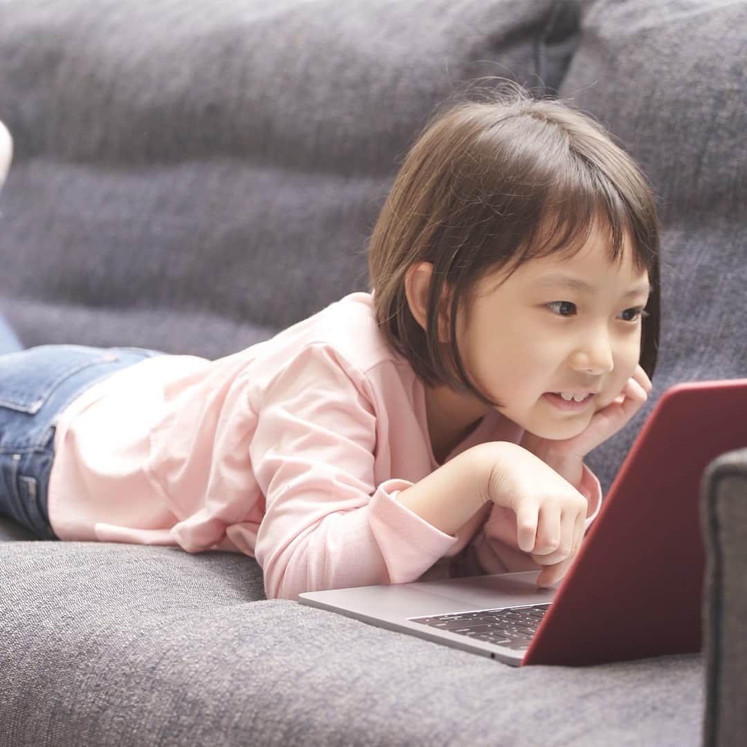 インテル Japanのインスタグラム：「リモートでの授業やプログラム学習など、これからの子供たちにはPCを使用する技術が必須となります。インテルは、教育向けのPCに最適な最新プロセッサーとテクノロジーも提供しています。 #インテル」
