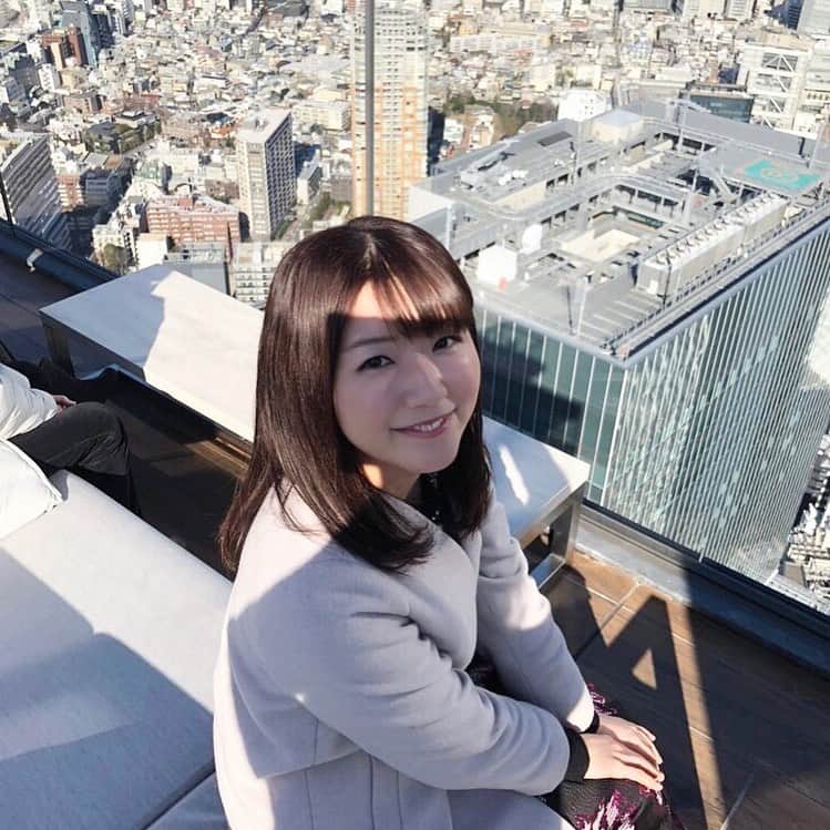 城田夏奈のインスタグラム：「. . .  最近のわたしのルーティンは友達と電話をして、タイミングをみながらクラブハウスに入ることです☺️わら  この時期だからこそお家でひとりでいるとため息ついちゃうことあるけど、オンラインで繋がれる環境もわるくない😏 むしろ助けられてる☺️🌹  #クラブハウス#看護師の休日 #美容看護師」