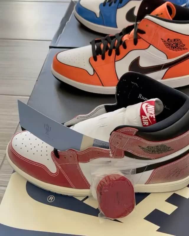 のインスタグラム：「@qrich got a special delivery from @jumpman23 today! 🔥 Which pair should Q wear first?」
