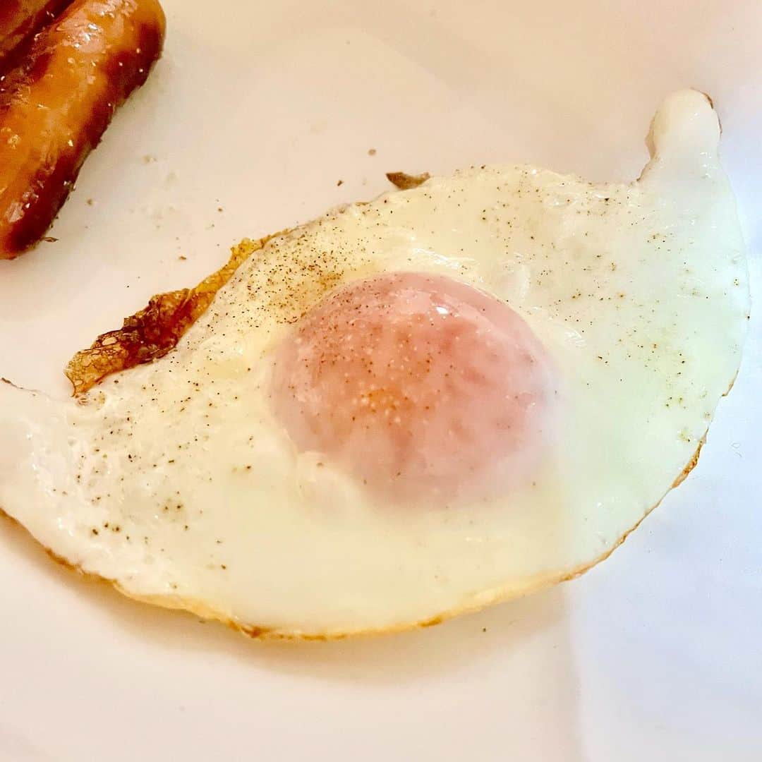 中谷あすみさんのインスタグラム写真 - (中谷あすみInstagram)「高級鶏卵【豊後のあかね】がおうちに届きました🥚 私卵が大好きなのだけど、見た目からもう違う。。！ 黄身の色と白身の張りがすごい！ 鮮度が違いすぎるしとっても美味しい🍳 杉箱で贈られてくるので高級感あって贈り物などにぴったりかも✨  https://www.akanenotamago.com/卵の販売ページ/茜-あかね/  #高級鶏卵#豊後のあかね#高級卵#卵料理#卵好き#贈り物にオススメ#PR」2月4日 10時13分 - asumi_naa