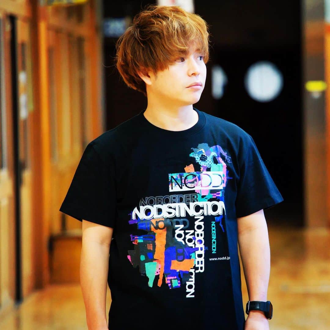 石田太志のインスタグラム：「I’ve got @nodd_jp T-shirt. This is great design. ･ #footbag #taishiishida #freestyle #soccer #follow #worldchampion #performance #performer #instagramer #hackysack #nodd #design #tshirt #sanjo #shitada」
