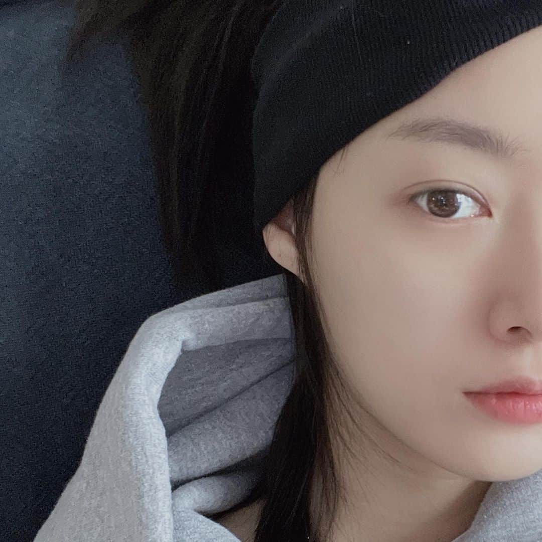ナリ のインスタグラム：「건조ㅎ...ㅏ...ㄷ..ㅏ....🥲」