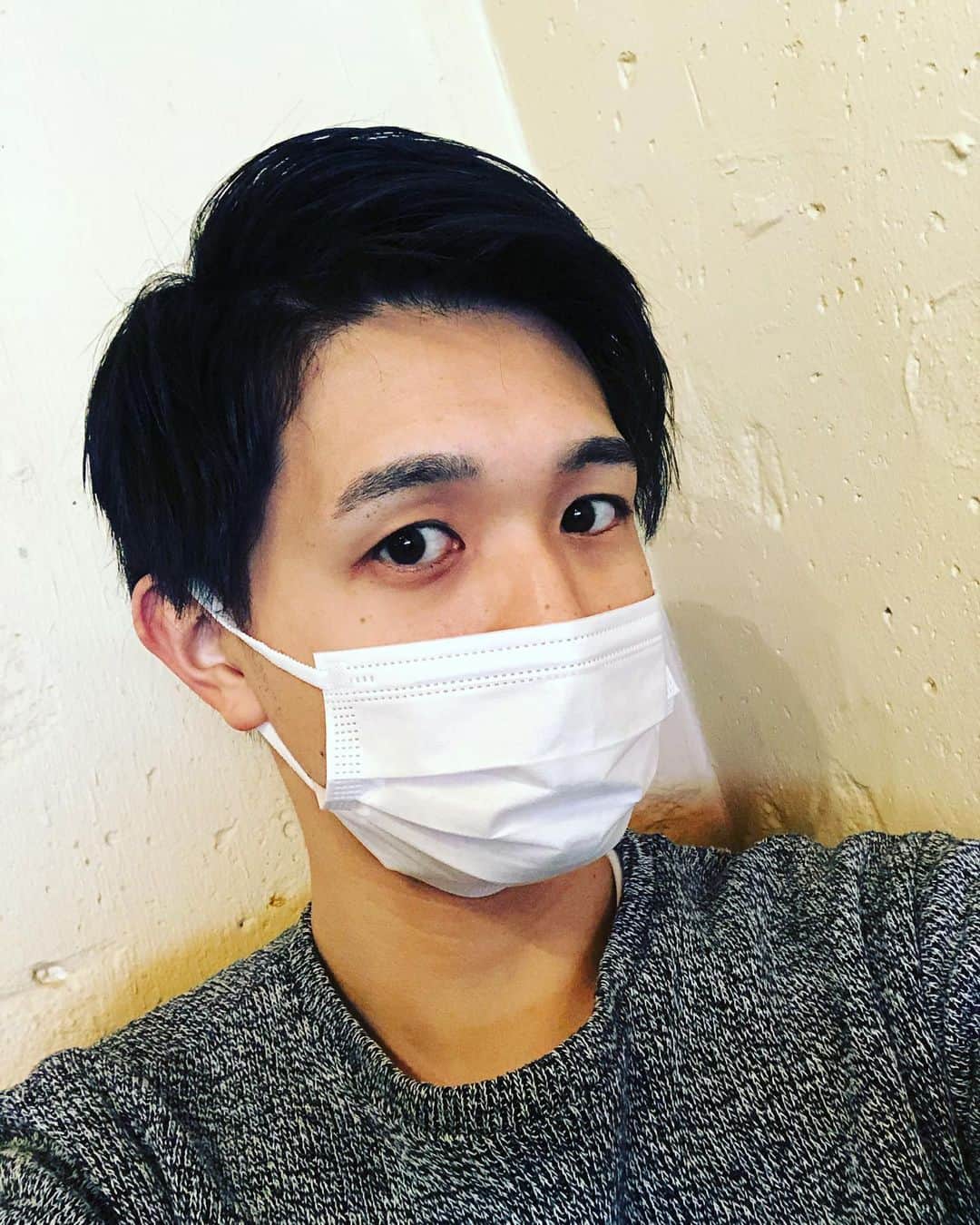 磯村洋祐のインスタグラム：「ありがとう！！ 髪が黒になりました。 そして短くもなりました。 短髪黒髪君久々でございます。。 #cut#hair#Black#Thank you」