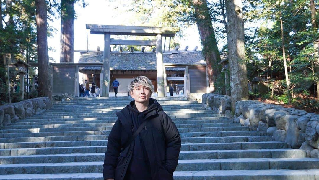 SHOCK EYEさんのインスタグラム写真 - (SHOCK EYEInstagram)「いつかの伊勢神宮 内宮⛩ 何度訪れたことだろう😌✨ 日本全国に幸せが訪れますように、、、安寧を願う🙏  "Ise Jingu Inner Shrine"⛩ How many times have I visited there😌✨? May happiness come to all of Japan, and I wish for peace.🙏  #伊勢神宮 #皇大神宮 #内宮 #正宮 #神社 #isejingu #jinja #shrine」2月4日 11時22分 - shockeye_official