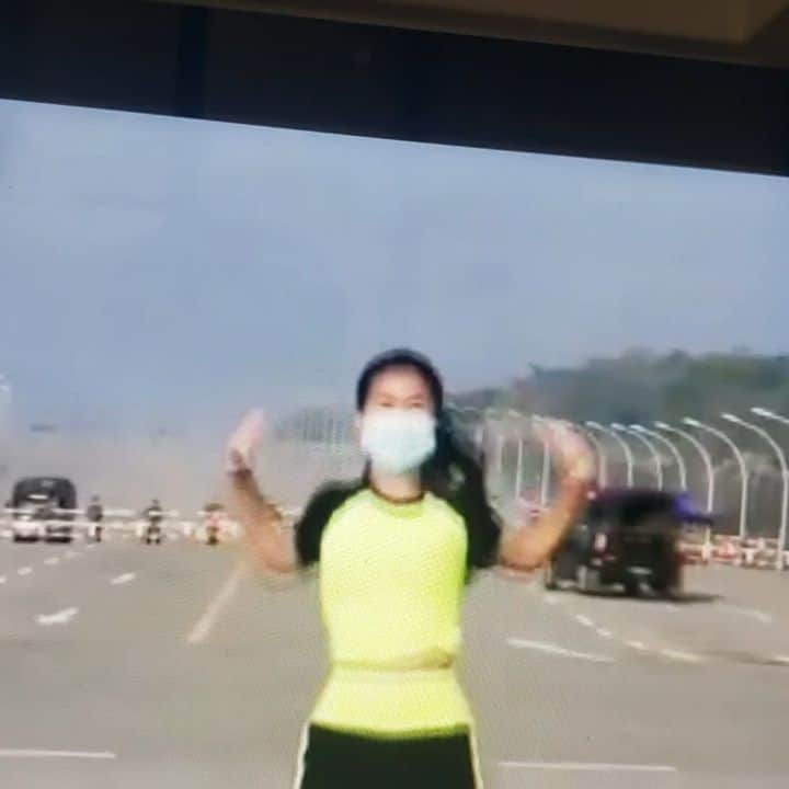 信國太志のインスタグラム：「Selfie dancing movie taken without knowing what's happening behind actually coup d'État going on in  Mysmmar. Such a caricature of what we are now specially American. Could be interpreted any other way.」