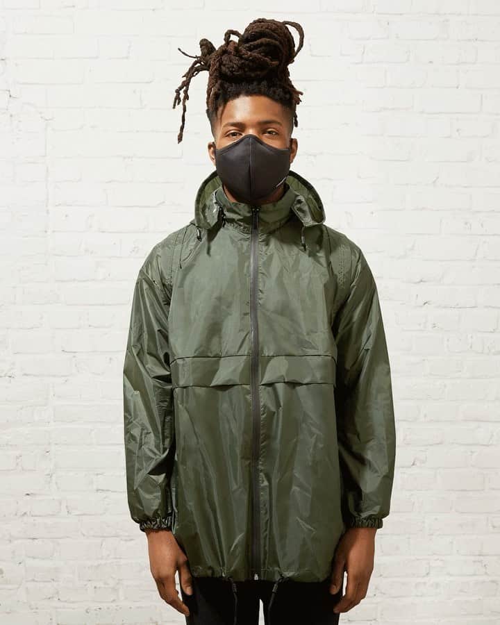 ケネスコールのインスタグラム：「Step 1: Our convertible raincoat folds out of the backpack. Step 2: The backpack stays attached to the raincoat to still function as a backpack. Step 3: You’ll also become very attached to this item. #ComfortAndPerformance #CovertibleStyle #Innovation   When you shop at KennethCole.com, in recognition of Black History Month, we’ll donate to The New York Public Library in support of The Harry Belafonte Black Liberation Speaker Series. Info link in bio.」