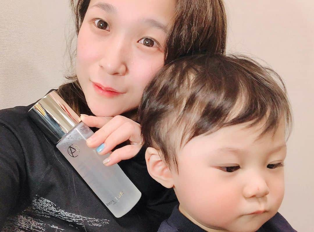 世手子さんのインスタグラム写真 - (世手子Instagram)「I'm working hard on recording📀⭐️ Busy even when raising children👶w I'm also working hard on skin care✨ @ampleur_official  #アンプルール 使ったよ(≧∀≦) #ドクターズコスメ #Luxurywhite #ローションAOⅡ  で日頃の疲れた肌を癒やしてあげました(*^▽^*) 毎日レコーディングと育児でバタバタ💦 寝不足で疲れ切った肌にぴったりでした(*'ω'*) #新安定型ハイドロキノン と #トリプルセラミド のお陰で保湿力が凄すぎる(●´ω｀●) とろみがあるテクスチャーなのに着け心地さっぱりです(^_^)v #ampleur で今日もがんばります♪(´ε｀ ) #pr」2月4日 11時35分 - rojide