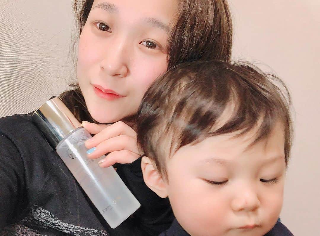 世手子さんのインスタグラム写真 - (世手子Instagram)「I'm working hard on recording📀⭐️ Busy even when raising children👶w I'm also working hard on skin care✨ @ampleur_official  #アンプルール 使ったよ(≧∀≦) #ドクターズコスメ #Luxurywhite #ローションAOⅡ  で日頃の疲れた肌を癒やしてあげました(*^▽^*) 毎日レコーディングと育児でバタバタ💦 寝不足で疲れ切った肌にぴったりでした(*'ω'*) #新安定型ハイドロキノン と #トリプルセラミド のお陰で保湿力が凄すぎる(●´ω｀●) とろみがあるテクスチャーなのに着け心地さっぱりです(^_^)v #ampleur で今日もがんばります♪(´ε｀ ) #pr」2月4日 11時35分 - rojide