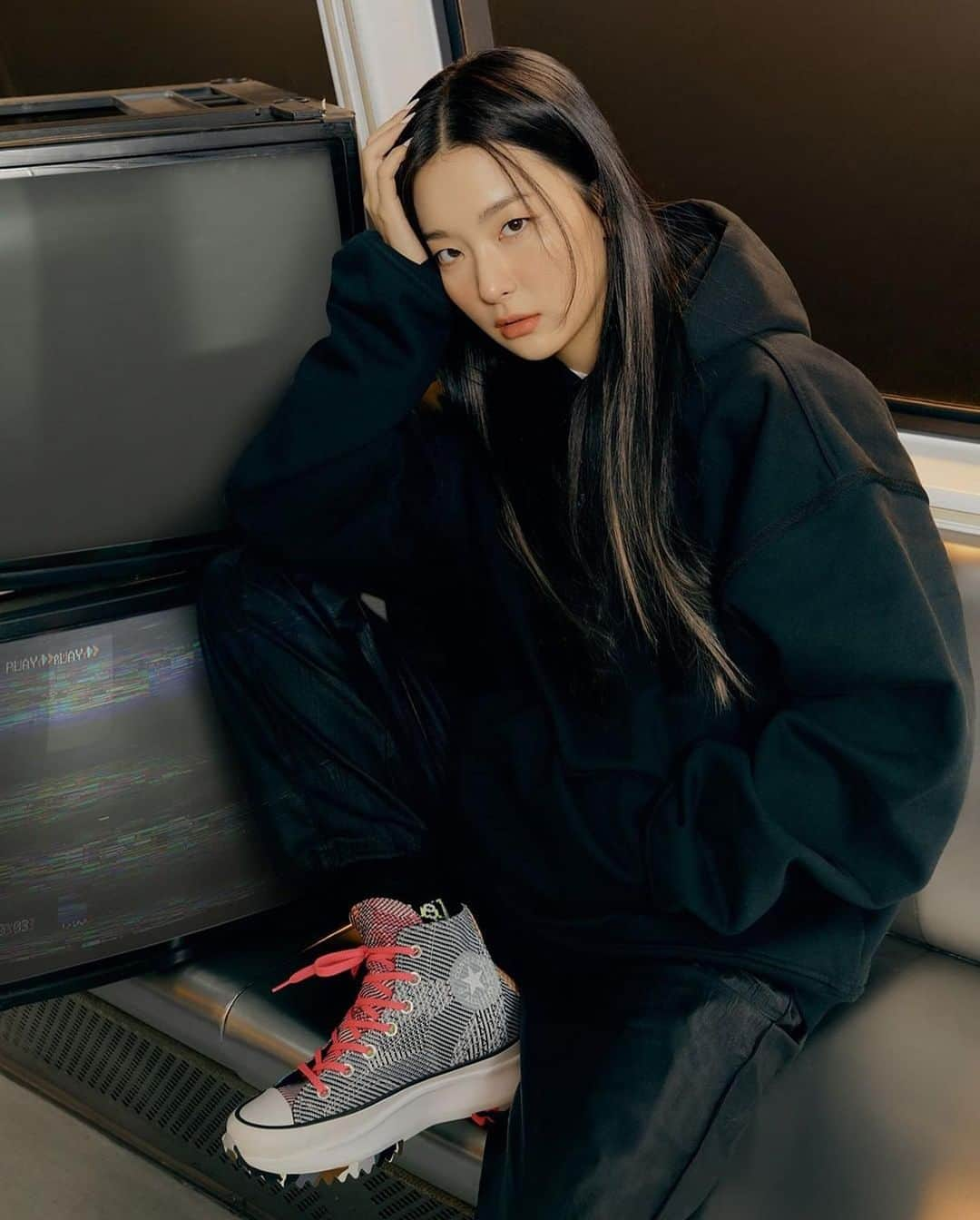 スルギさんのインスタグラム写真 - (スルギInstagram)「SEULGI for Converse Korea  #REDVELVET #레드벨벳 #IRENE #BAEJOOHYUN #아이린 #SEULGI #KANGSEULGI #슬기 #WENDY #SONSEUNGWAN #웬디 #JOY #PARKSOOYOUNG #조이 #YERI #KIMYERIM #예리 #KPOP #GIRLGROUP」2月4日 11時30分 - kristiandawal29