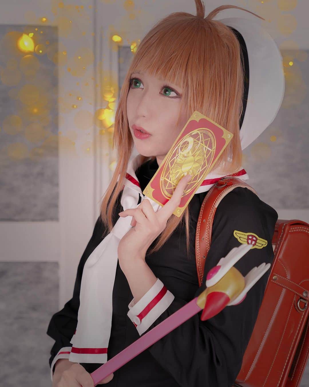 のインスタグラム：「カードキャプターさくら 木之本桜　友枝小学校冬服  photo by 結城雅弘さん  数十年ぶりにランドセル背負ったwww  #カードキャプターさくら　#コスプレ #コスプレイヤー #木之本桜 #制服 #クロウカード #友枝小学校 #封印の杖 #anime #japaneseanime  #cosplay #cosplayer」