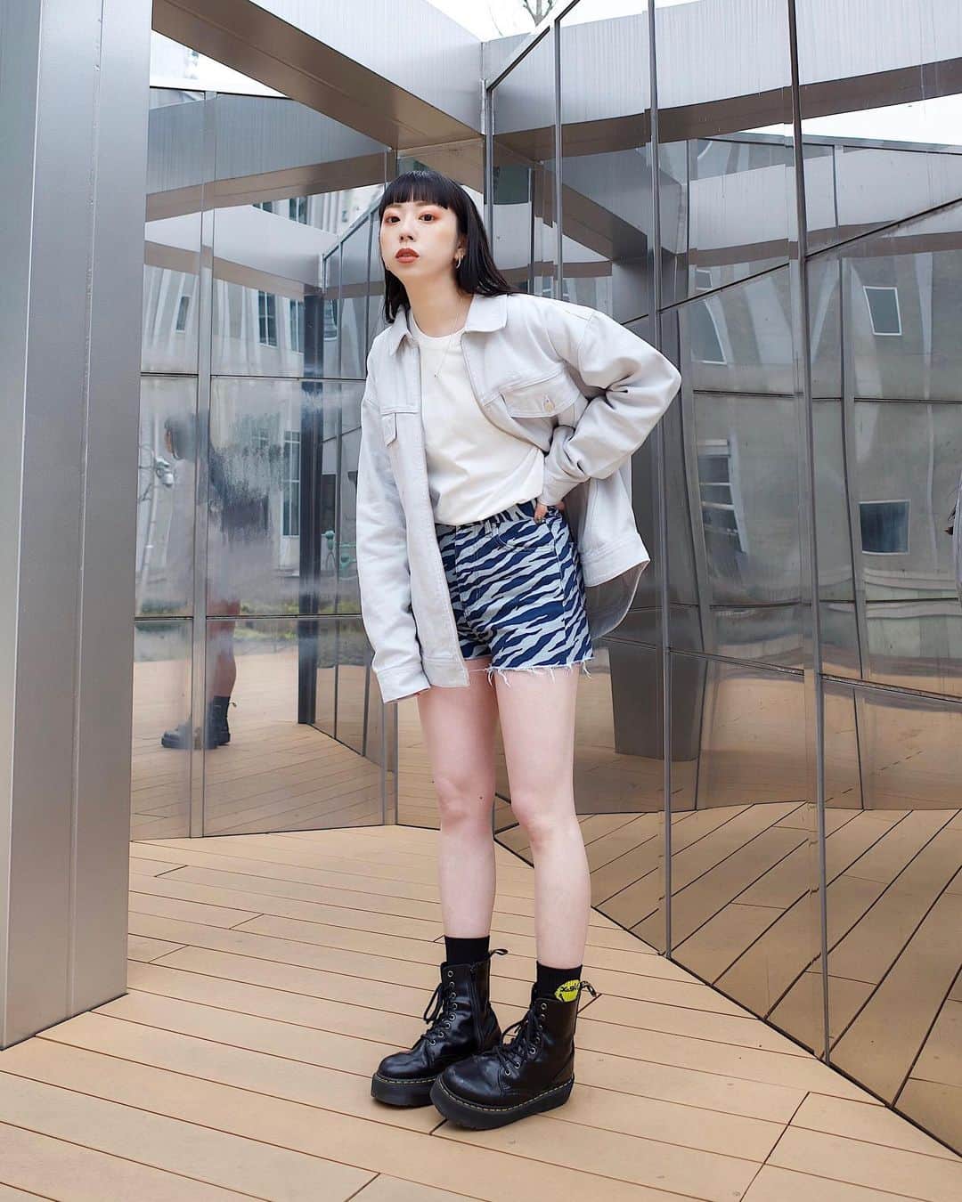 XGIRL_ootdのインスタグラム：「#xgirl_ootd @yuriiii2 162cm calif SHIBUYA STAFF ・ ---------------------------- ・ ▪️SHIRT JACKET ¥14,000+tax (SIZE M) ▪️GRRRL POWER LS TEE ¥6,000+tax (SIZE M) ▪️5 POCKET HIGH WAIST SHORT PANTS ¥9,000+tax (SIZE XS) ・ ------------------------------ #xgirl #xgirljp #xgirlus」