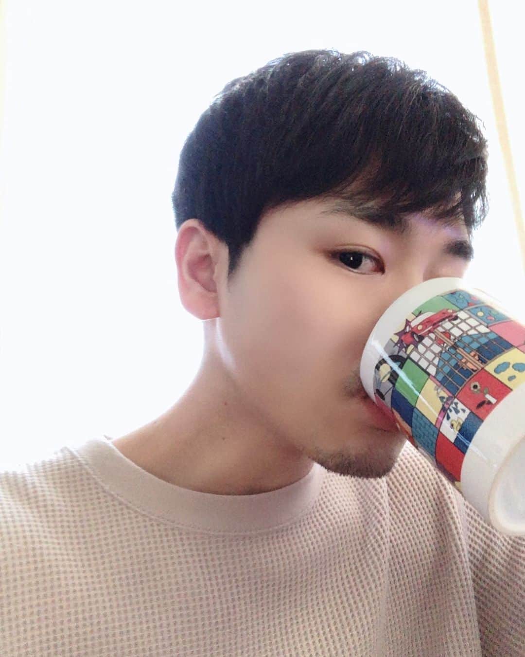 泉澤祐希さんのインスタグラム写真 - (泉澤祐希Instagram)「チャイティーを毎朝飲むのが日課です。 無印の美味しいです。 少しだけヒゲが生えましたが明日剃ります。  #ハヤトカップ」2月4日 12時17分 - yuki.izumisawa