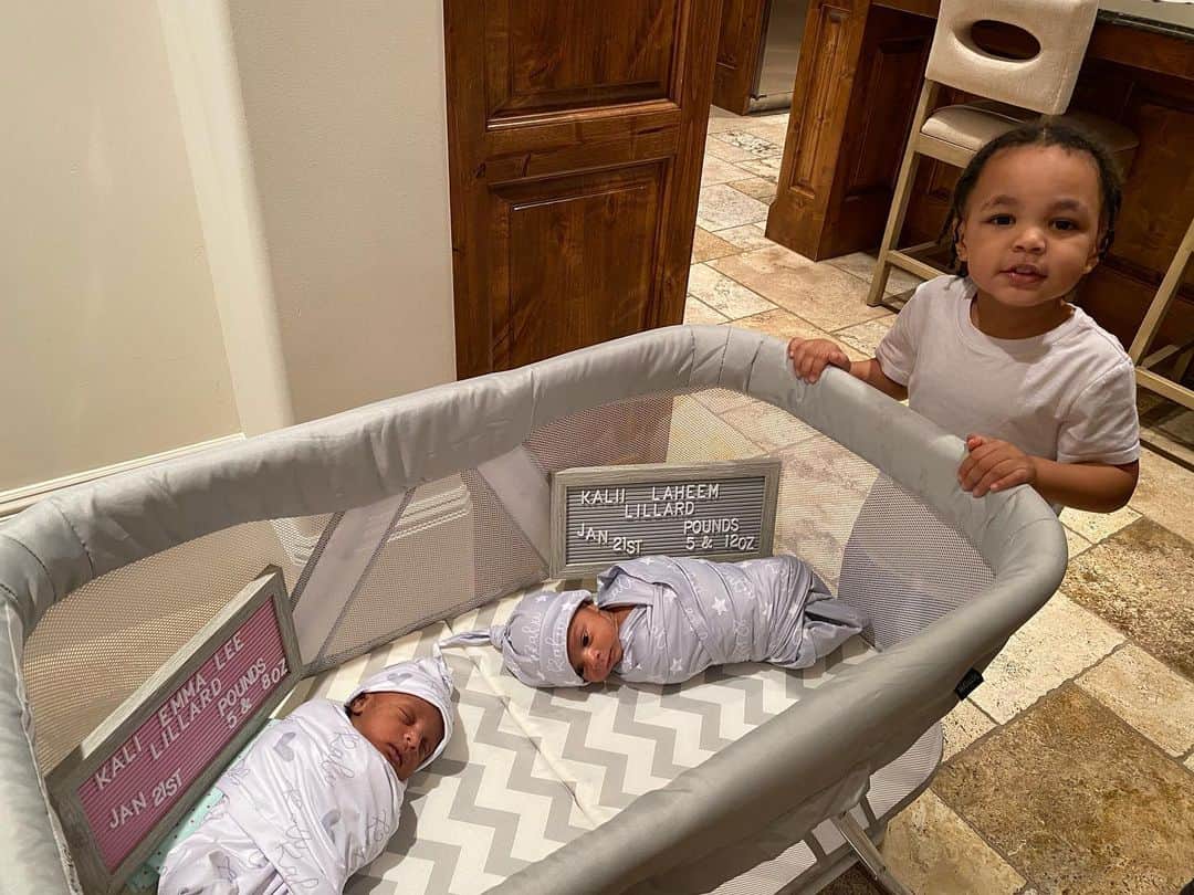 デイミアン・リラードのインスタグラム：「Dame jr starting to accept his brother and sister 😂😂😂」