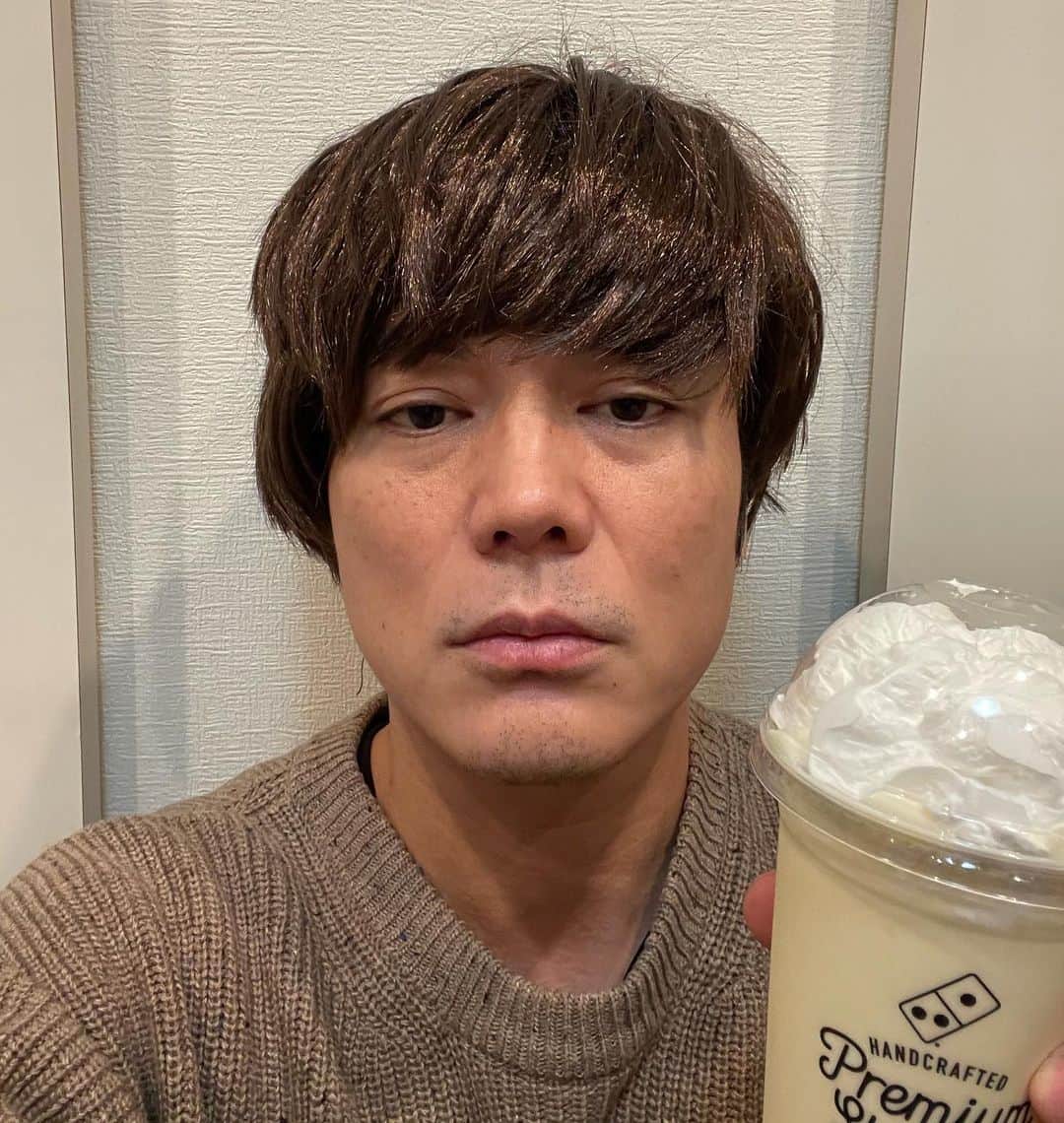 こいでのインスタグラム：「女子っぽいのを買ったからヅラ被っていただきます♪」