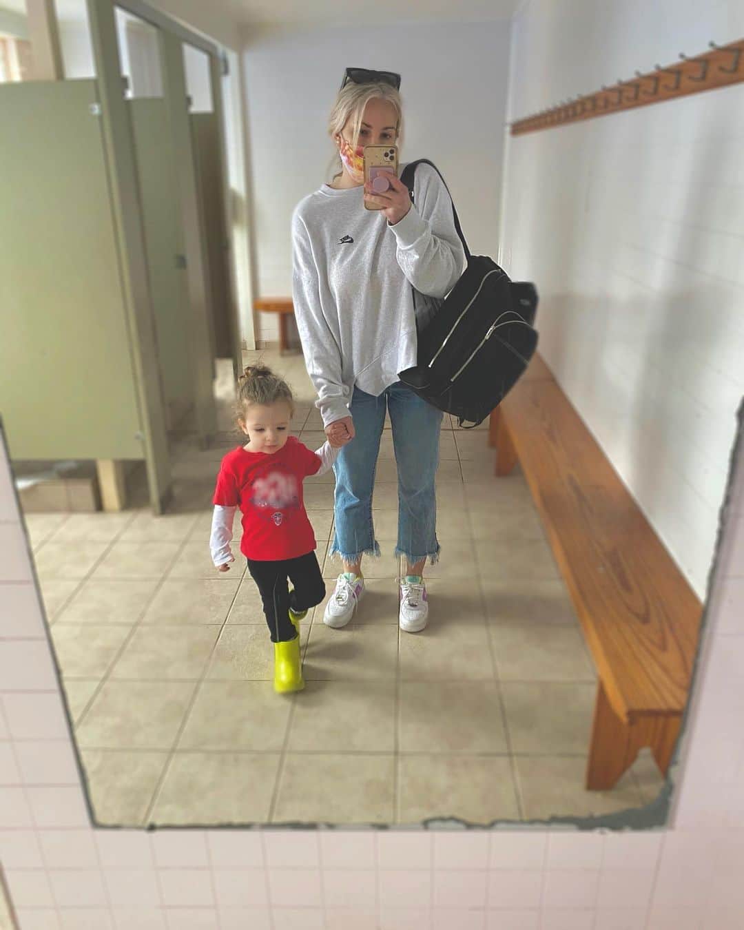 ジェイミー・リン・スピアーズのインスタグラム：「Mom so hard⛓☠️🤍 #pottytrainingsuccess」