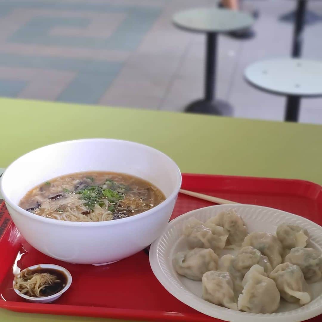 有坂翔太のインスタグラム：「🍜🥟🍜🥟  #followｍe #instafood #omnomnom #foodporn #food #goodeats #hungry #おいしい  #料理研究家 #シンガポール #シンガポール生活 #トラベル #travel #singapore #instagram #instagood #instadaily」