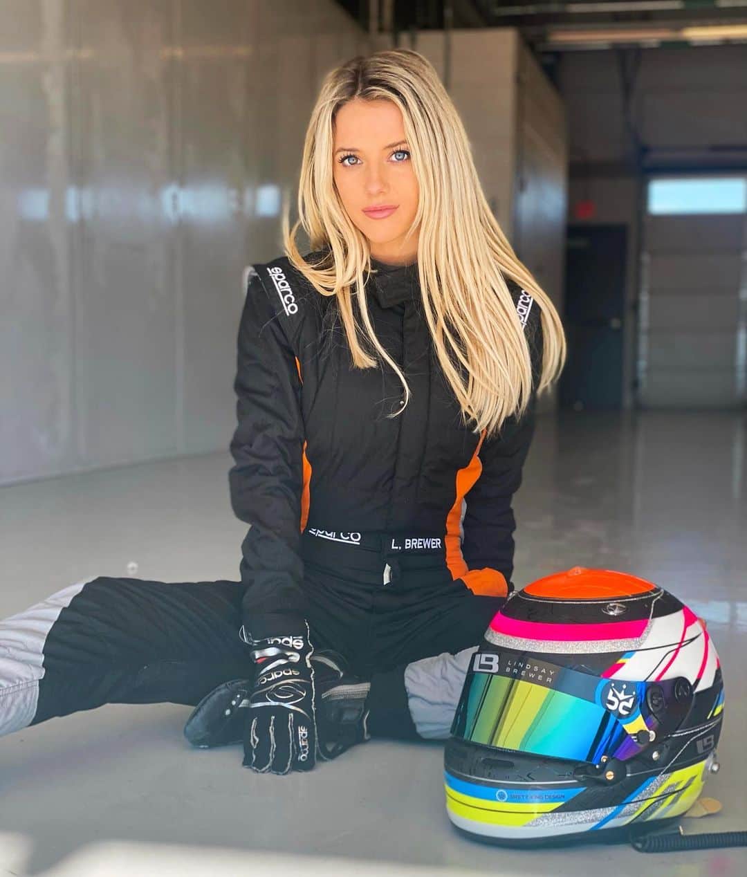 Lindsay Brewerのインスタグラム：「Had a blast this week at COTA testing my TC car with @skipbarberracing🏁 looking forward to my first race of the season✨」