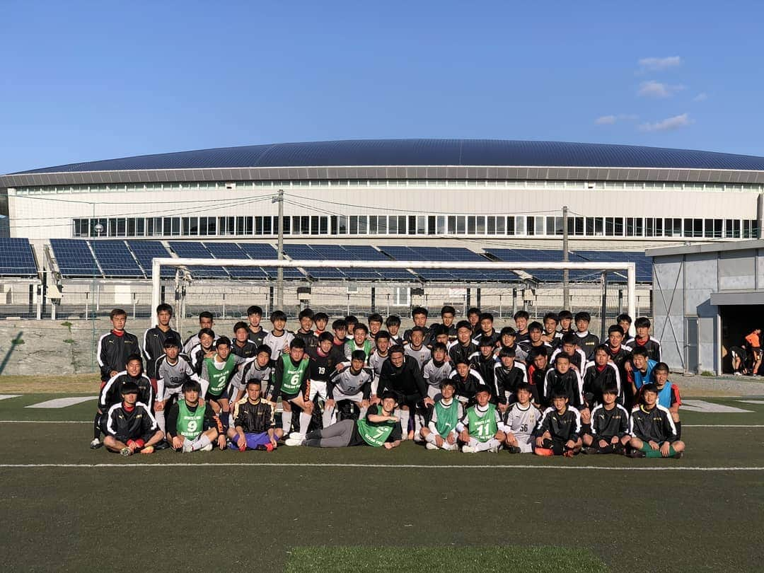 那須大亮さんのインスタグラム写真 - (那須大亮Instagram)「神村学園サッカー部⚽  鹿児島県強豪校の神村学園サッカー部の練習に参加させて頂きました‼️  監督は鹿児島実業サッカー部OBの有村監督  高校サッカー選手権鹿児島県代表として4年連続出場校だけあって、練習の質と選手の意識が高かった！！  神村学園サッカーに関わる皆様ありがとうございました！  #神村学園サッカー部  #総監督竹元監督 #監督有村監督 #コーチ柏野コーチ #皆さん鹿児島実業サッカー部OB」2月4日 12時38分 - nasudaisuke_official