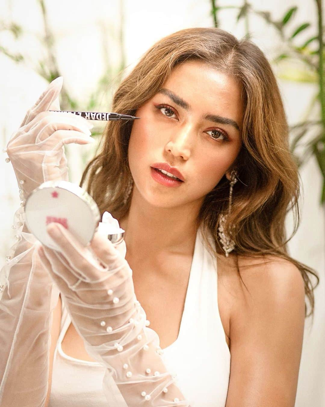 ジェシカ・イスカンダルさんのインスタグラム写真 - (ジェシカ・イスカンダルInstagram)「Just be yourself with eyeliner pen @jedarcosmetic   Grab it fast with our discount today! #bali #wanita #woman #girl #beauty #makeup #eyeliner #cantik #beautiful #indonesia」2月4日 12時44分 - inijedar