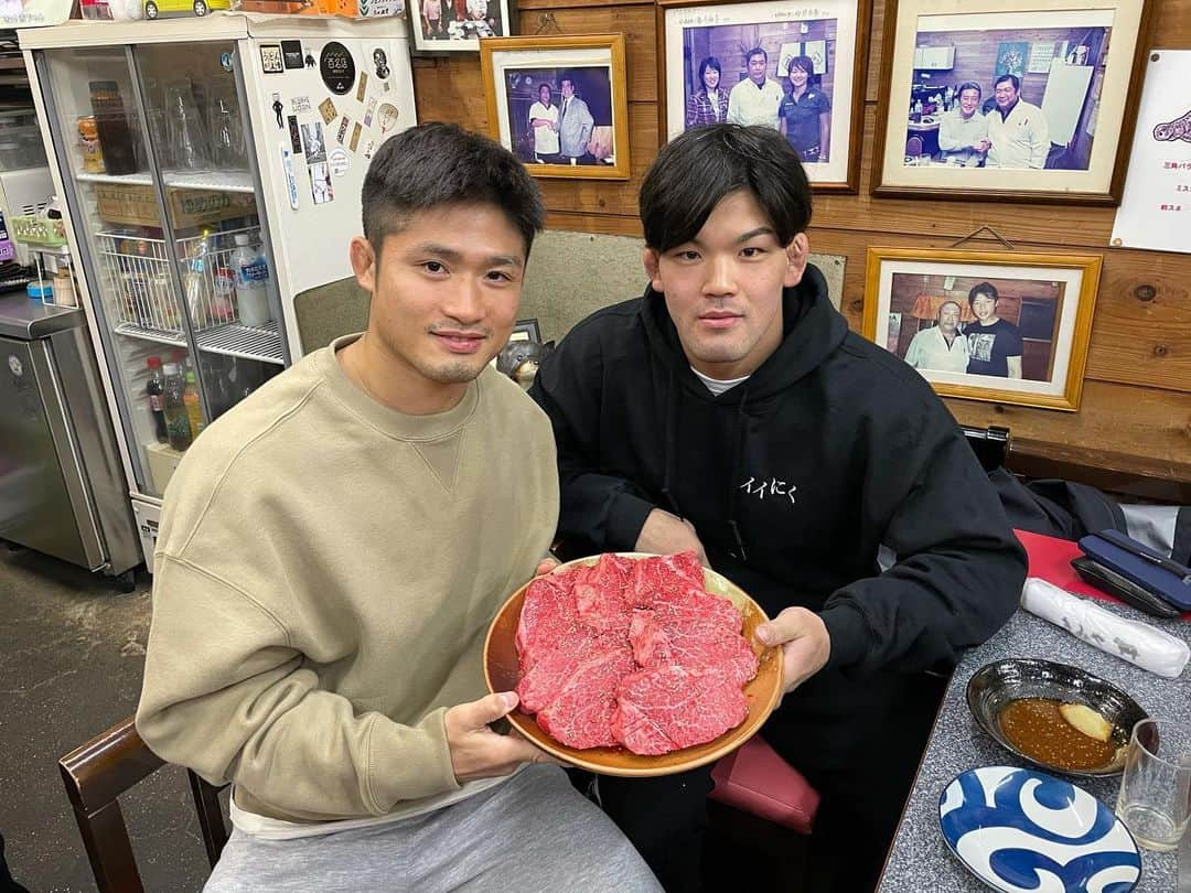 大野将平のインスタグラム：「37年ぶりに節分の日ではない2月3日に29歳になりました！ 29歳なので肉食べます🍖 皆様いつも応援ありがとうございます！ きみや3150！  P.S. @joshiromaruyama は元気に階段ダッシュしております！」