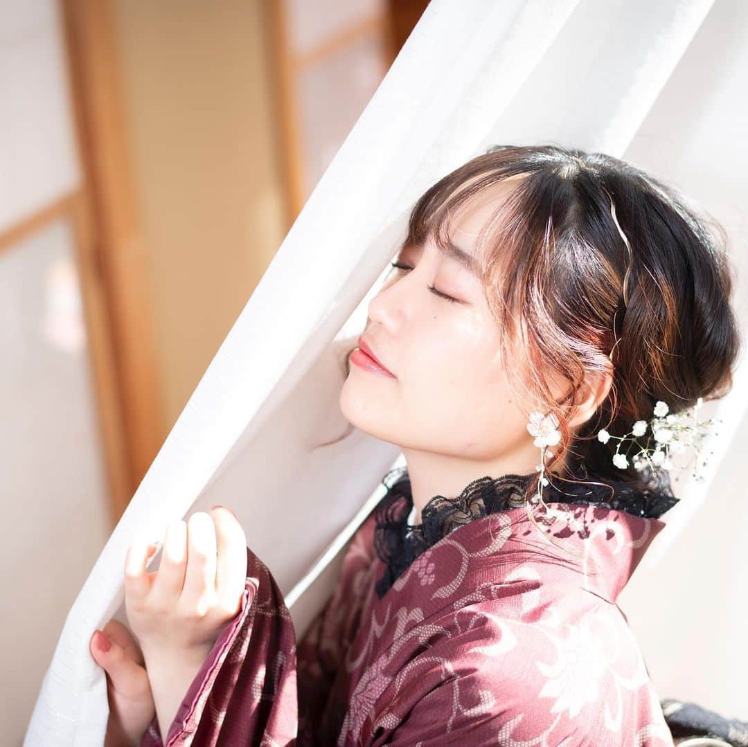 のインスタグラム：「. . . 『カーテンに包まれて、冬』 . . . .  #ポートレート #ポートレート女子 #撮影モデル #被写体 #キリトリセカイ #カメラマンさんと繋がりたい #サロンモデル#selfie #自拍 #tbt #follow #swag #扎心了 #followme #like #japan #ootd #photo #l4l #instagood #맞팔 #selfies #tbt #fashion #tokyo #f4f  #love #cow #tagsforlikes  #着物  #着物ヘア」