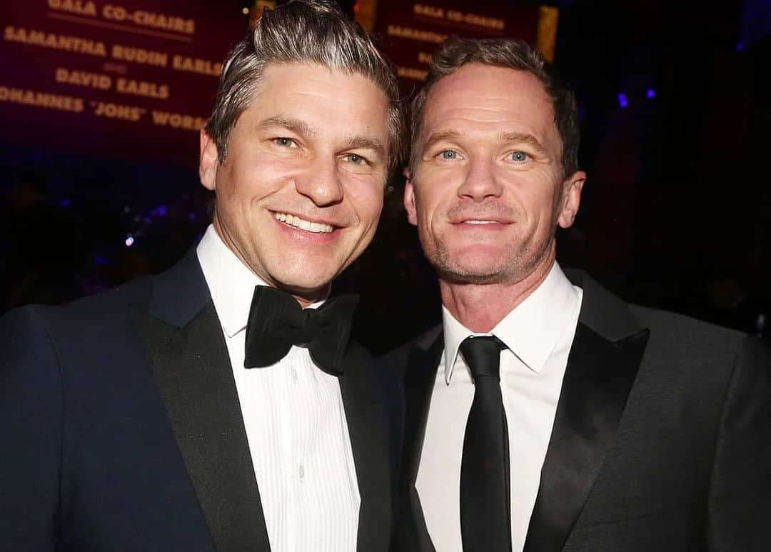 ニール・パトリック・ハリスさんのインスタグラム写真 - (ニール・パトリック・ハリスInstagram)「Have an awesome week! 🥰 #neilpatrickharris #davidburtka #nph #db #tagsforlikes #actors #lovethem #handsome #chef #couple #husbands @nph @dbelicious ❤💙」2月4日 13時07分 - instagranph