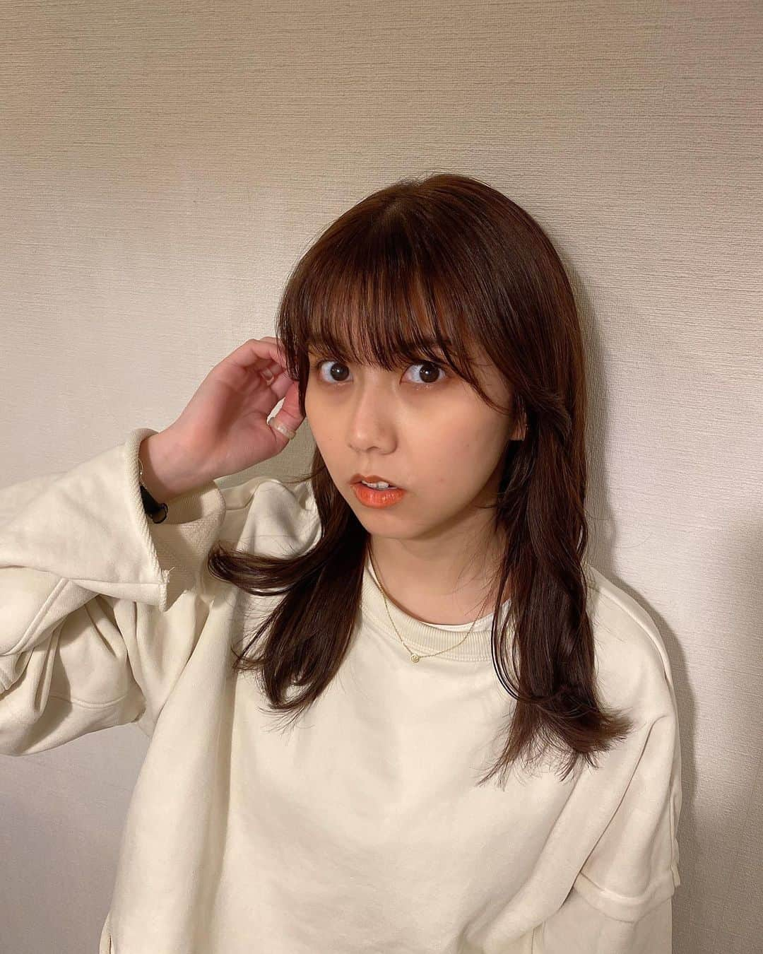 鈴木萌花さんのインスタグラム写真 - (鈴木萌花Instagram)「こんばんは☺︎﻿ ﻿  ﻿ 18歳、色んな新しいことと出会い、色んな人と出会い、色んな感情に出会い、色んな経験をしました😢✨﻿ ﻿ 18歳、嬉しいことも楽しいこともあったけど、、苦しくて辛いこともあったし、逃げたくても、これからもあると思います。﻿ いつか、それが良かったと思えるように顔晴りたいです。﻿ ﻿ 応援してくださるみなさん、愛来ゆづはな、スタッフさん、家族、友達、感謝しかないです。﻿ 心から、ありがとうございました☺️🤍﻿ ﻿ ﻿  #18歳 #感謝 #アメフラっシ #鈴木萌花」2月5日 0時07分 - amefurasshi_moeka_official_