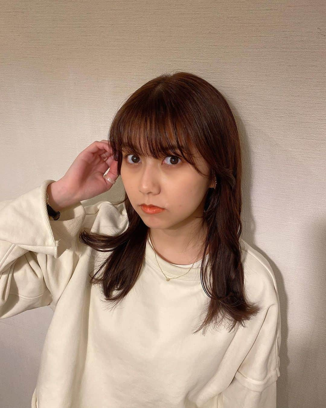 鈴木萌花さんのインスタグラム写真 - (鈴木萌花Instagram)「こんばんは☺︎﻿ ﻿  ﻿ 18歳、色んな新しいことと出会い、色んな人と出会い、色んな感情に出会い、色んな経験をしました😢✨﻿ ﻿ 18歳、嬉しいことも楽しいこともあったけど、、苦しくて辛いこともあったし、逃げたくても、これからもあると思います。﻿ いつか、それが良かったと思えるように顔晴りたいです。﻿ ﻿ 応援してくださるみなさん、愛来ゆづはな、スタッフさん、家族、友達、感謝しかないです。﻿ 心から、ありがとうございました☺️🤍﻿ ﻿ ﻿  #18歳 #感謝 #アメフラっシ #鈴木萌花」2月5日 0時07分 - amefurasshi_moeka_official_