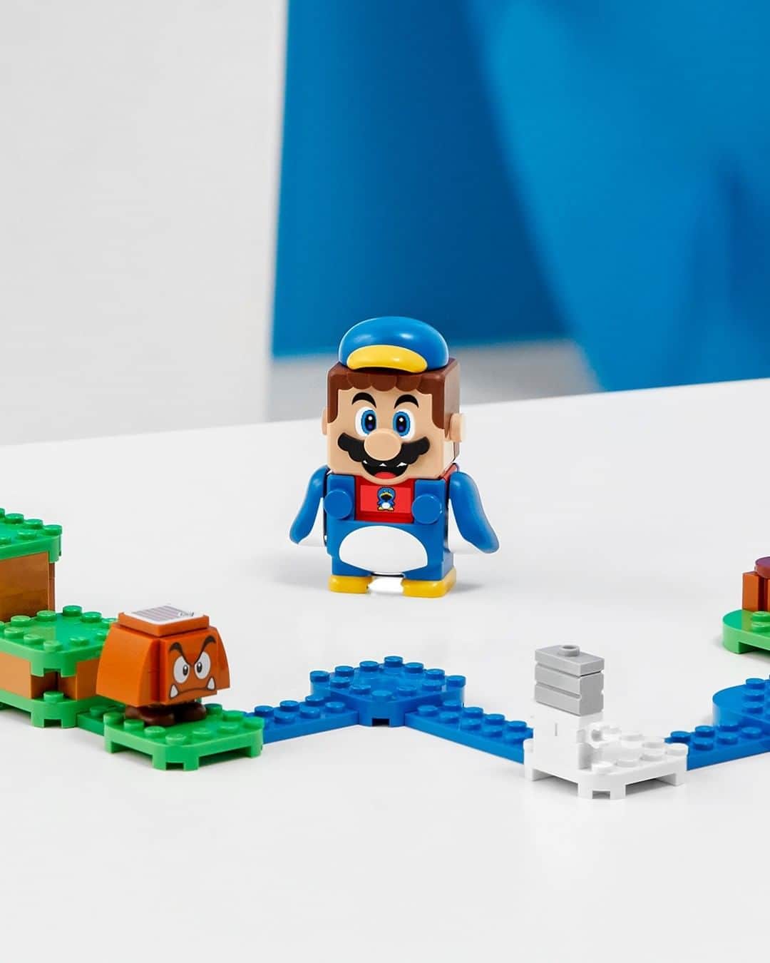 LEGOさんのインスタグラム写真 - (LEGOInstagram)「Psst... Penguin Mario and Tanooki Mario Power-Up Packs give you extra abilities! Oh yeah 🙌​ #LEGO #SuperMario #Nintendo」2月5日 0時00分 - lego