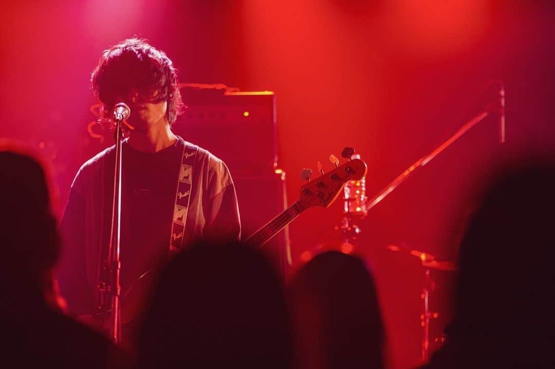 のインスタグラム：「2021.2.4 . ABCテレビ「スタンダップMusic Live」でのお写真 . 観てくださった方、ありがとうございました！ . 僕の肩でビート刻まんといて . photo by 雷」