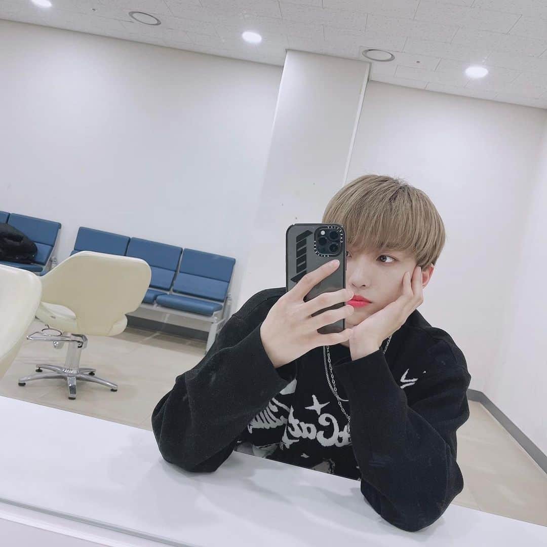 UP10TIONのインスタグラム：「🪞  #업텐션 #선율 #UP10TION #SUNYOUL」