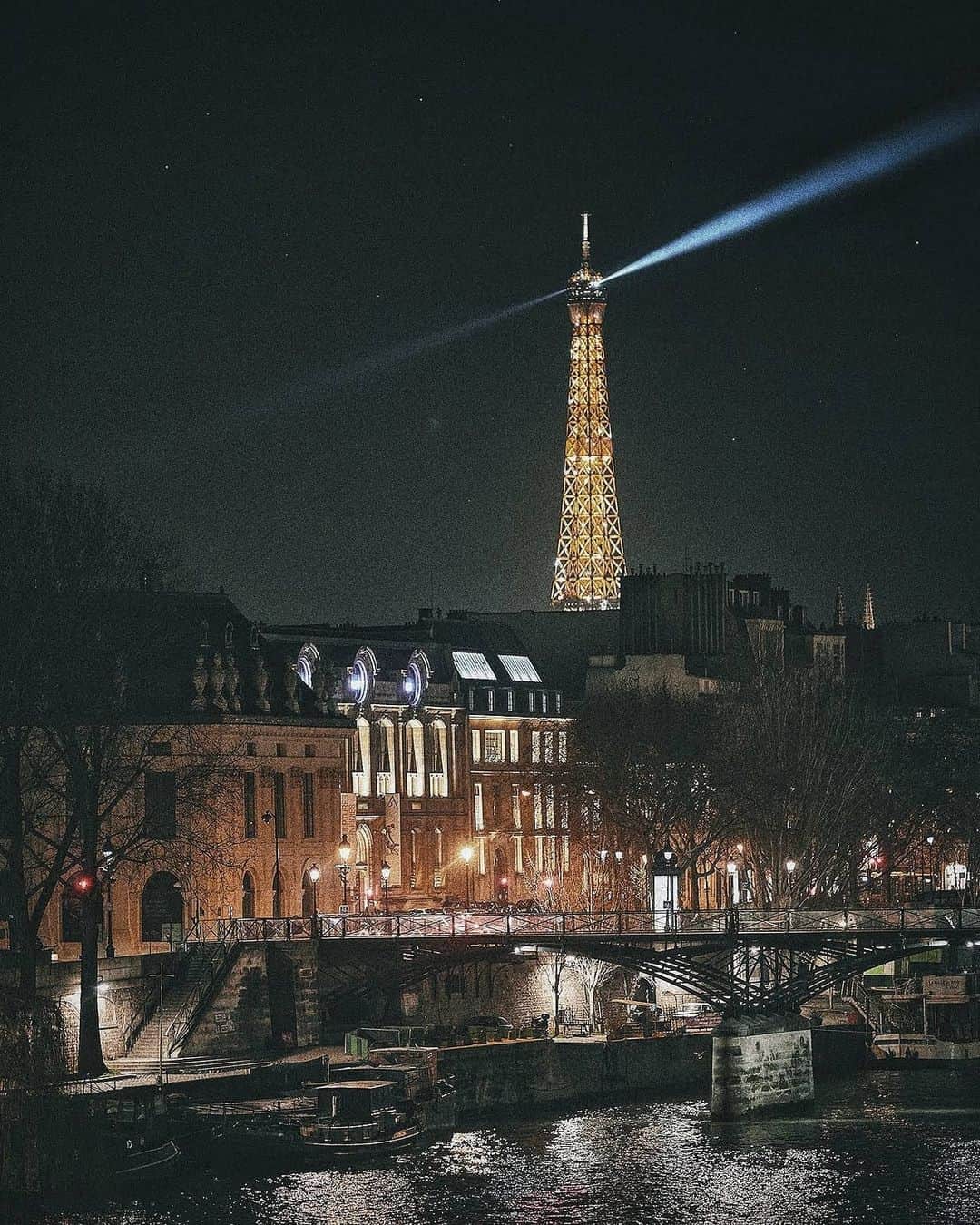 Berlin Tokyoさんのインスタグラム写真 - (Berlin TokyoInstagram)「Winter day in Paris. . . I took these photos last January during a fashion week, before the coronavirus spread around the world. The world has changed so much in a year. .  tbt . . . #Hellofrom #Paris , #France」2月4日 22時43分 - tokio_kid