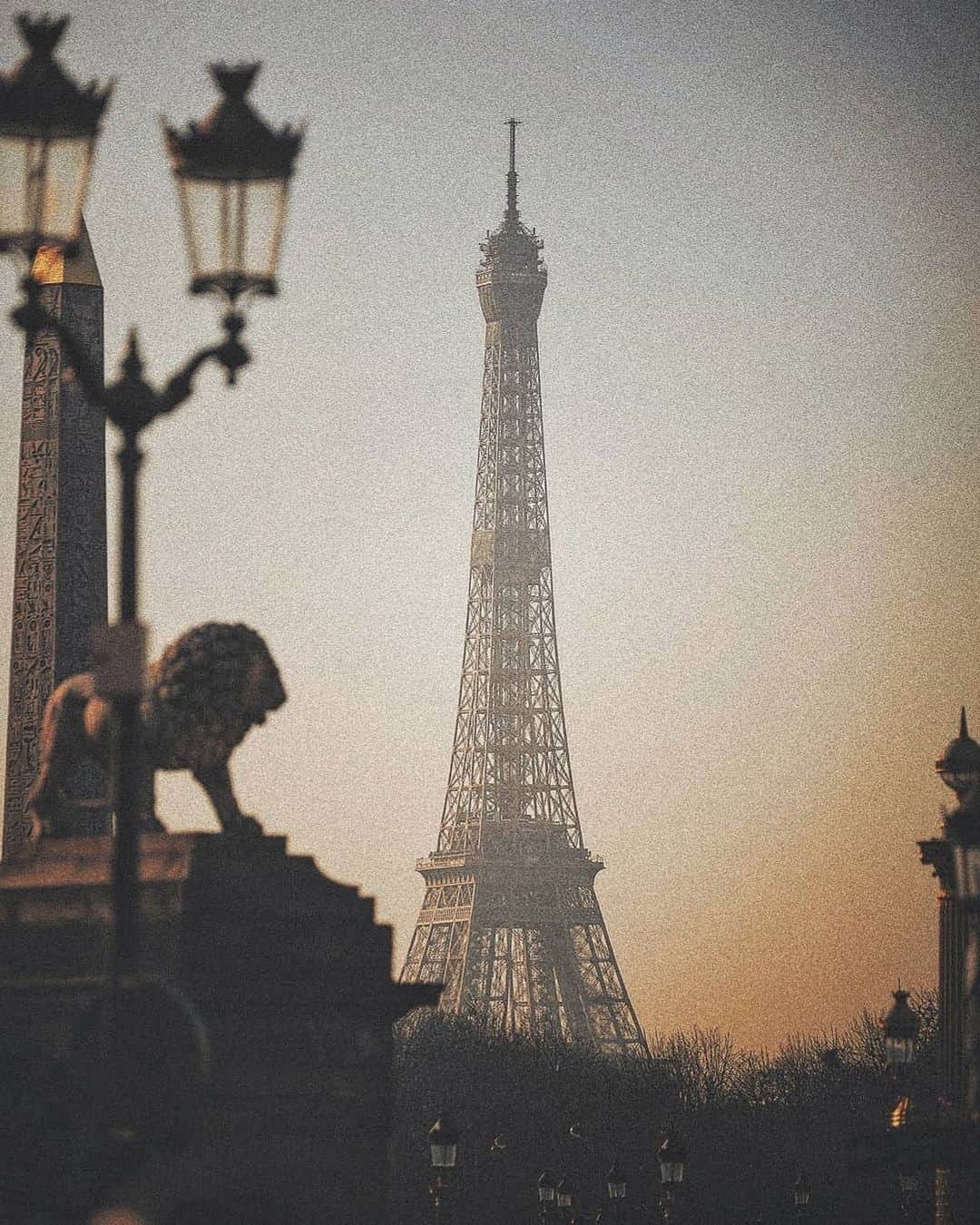 のインスタグラム：「Winter day in Paris. . . I took these photos last January during a fashion week, before the coronavirus spread around the world. The world has changed so much in a year. .  tbt . . . #Hellofrom #Paris , #France」
