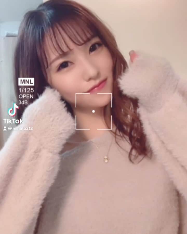 みはとのインスタグラム：「TikTok初挑戦👼🏻 mihato213 で検索してフルで見てね🐾  ほとんど見たこともなかったから わからなすぎてわからなすぎて！！！笑  初心者なのでお手柔らかにお願いします🥺  私にもできるくらい簡単そうなやつを選んだけれど これでいいのか不安。。。笑  #tiktokはじめました  #tiktok  #難しい  #撮影 #エフェクト  #って何から始まった #フォローしてね  #instagram  #でさえも難しいのに #笑 #followｍe  #みてね #🥺 #てぃっくとっく」