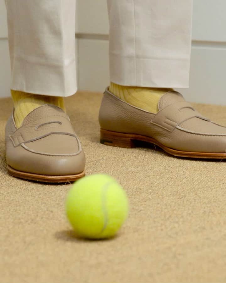 ジョンロブのインスタグラム：「Playful, with lightness underlining the collection, our latest campaign features new styles for Spring  Summer 2021, including the fully unlined Lopez loafer in supple deer skin grain leather. . #johnlobb」