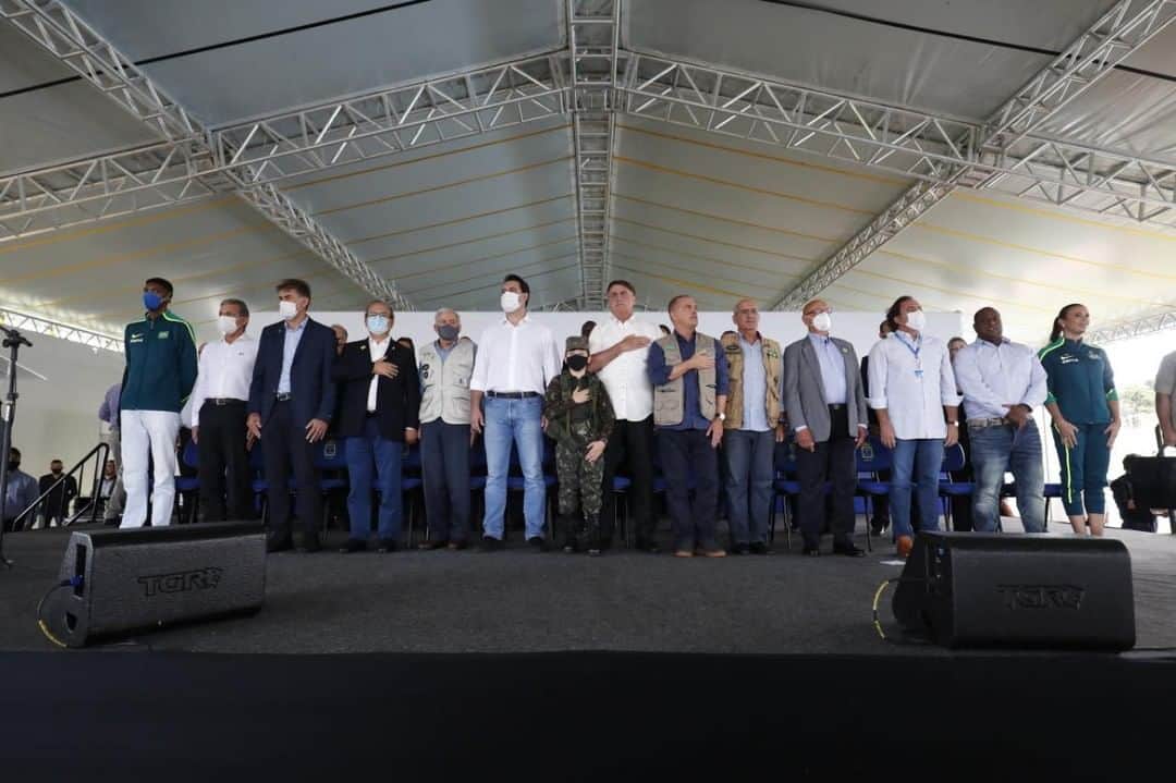 ジルマ・ルセフのインスタグラム：「O Presidente Jair Bolsonaro está em Cascavel (PR) para participar da inauguração do Centro Nacional de Treinamento de Atletismo – CNTA. Fotos: Alan Santos/PR」